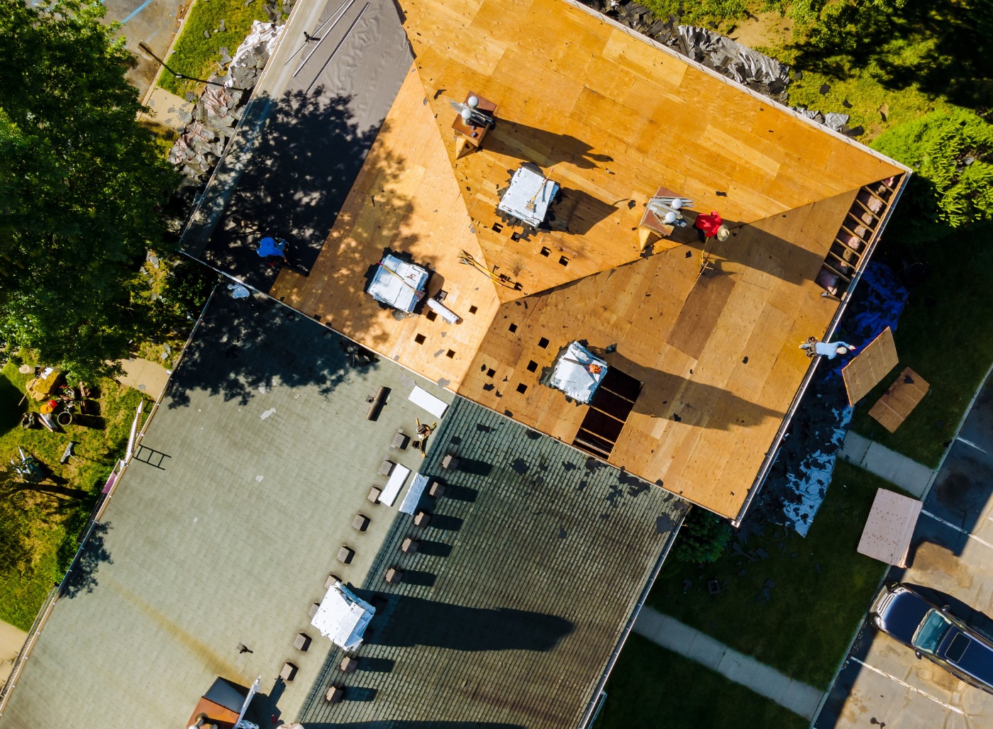 Canada Roofing and Solar crew installing a new roof